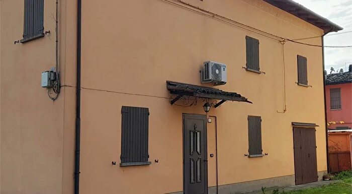 Casa con 6 locali in vendita in Castelfranco Emilia Via Nievo, Castelfranco Emilia