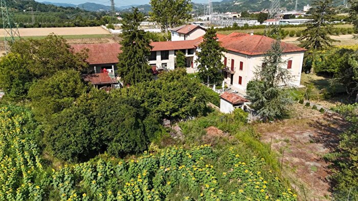 Casa con 20 locali in vendita in Bistagno