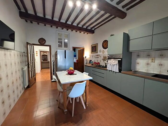 Appartamento con 6 locali in vendita in Lucca