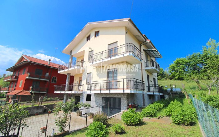 Casa con 8 locali in vendita in Strada Robé Giusta, Mondovi