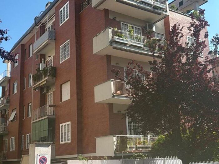 Appartamento trilocale in affitto in Via Luigi Arati, Colli Portuensi Casaletto, Roma