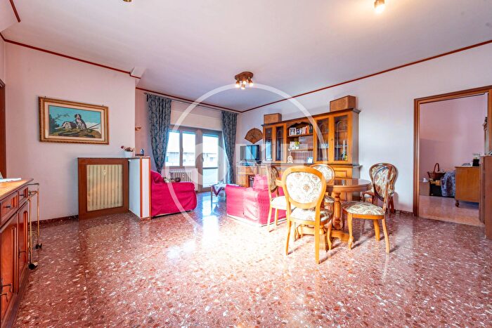 Appartamento con 5 locali in vendita in Via Tuscolana, Roma