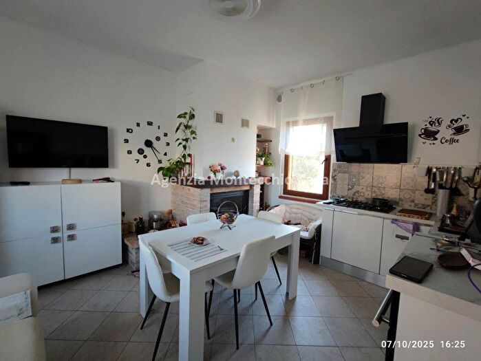 Casa con 8 locali in vendita in Via Parrocchiale, Tavullia