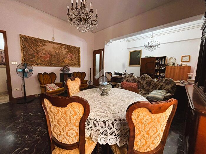 Appartamento con 18 locali in vendita in Via Pola, Bagheria