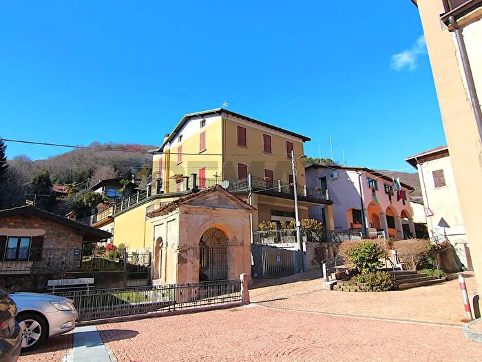 Appartamento con 5 locali in vendita in Via Roma, Cuasso Al Monte