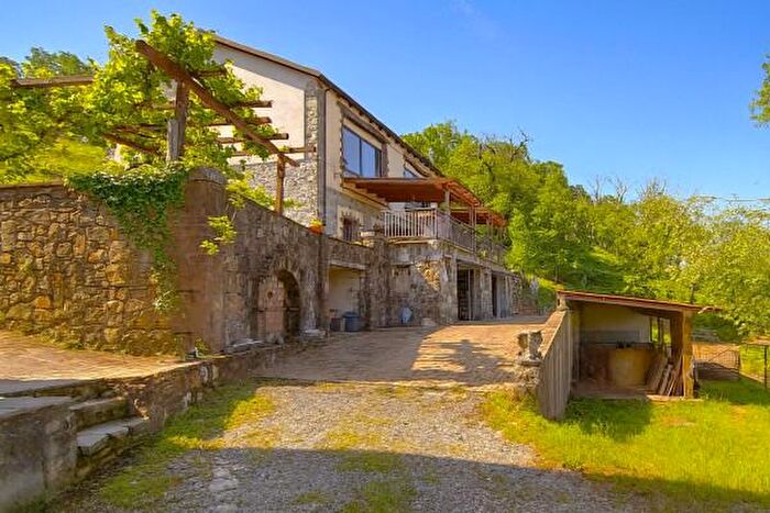 Casa con 6 locali in vendita in Varese Ligure