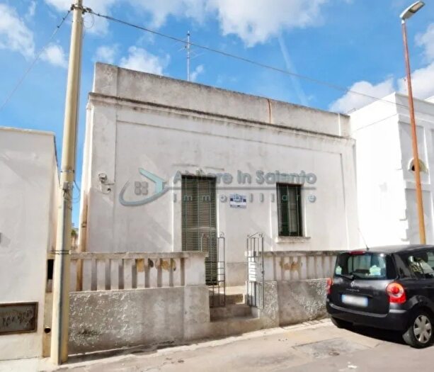 Casa quadrilocale in vendita in Castrignano Del Capo