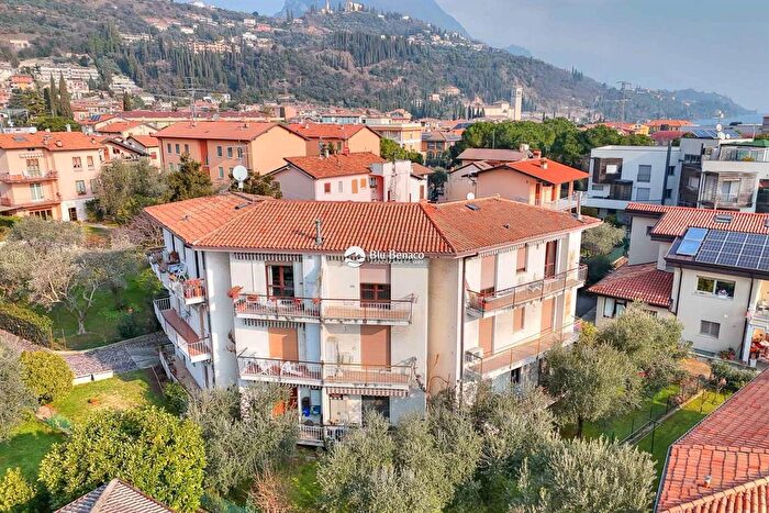 Appartamento trilocale in vendita in Viale Guglielmo Marconi, Toscolano Maderno