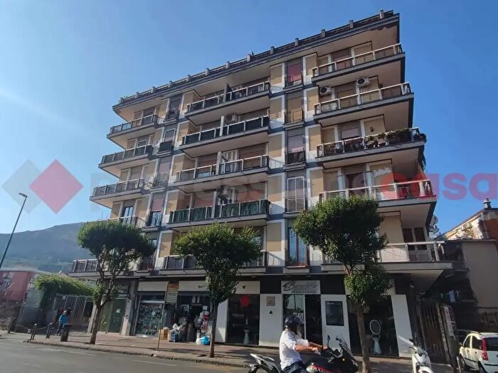 Appartamento bilocale in vendita in Via Epomeo, Napoli