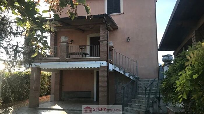Casa con 7 locali in vendita in Fondi