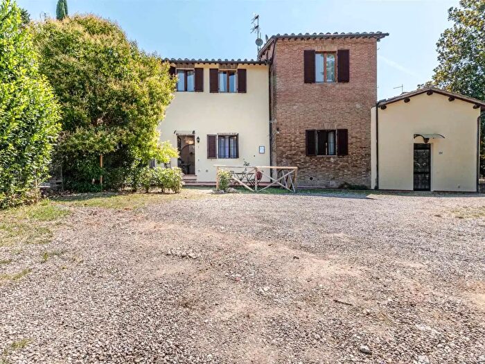 Appartamento quadrilocale in vendita in Strada Grossetana, Siena