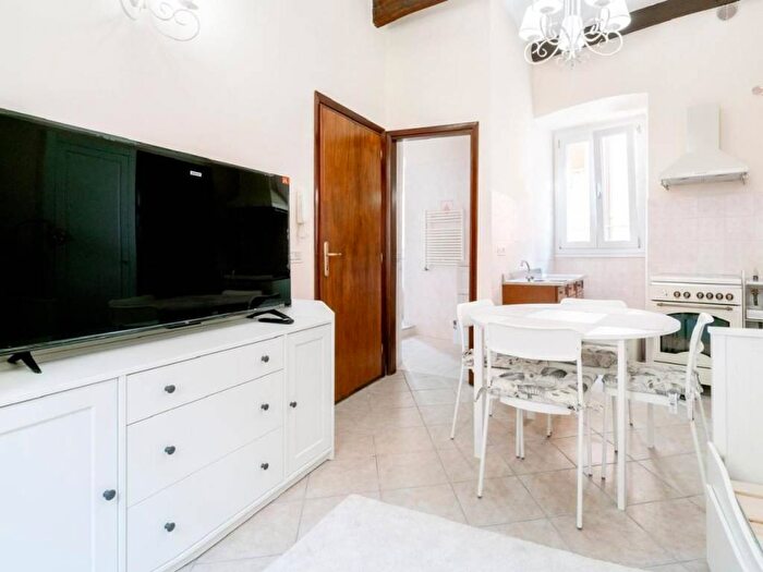 Appartamento quadrilocale in affitto in V Prado, Centro, Massa