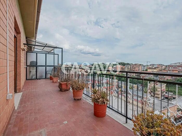 Appartamento trilocale in vendita in Via Monte Lupo Fiorentino b, Roma