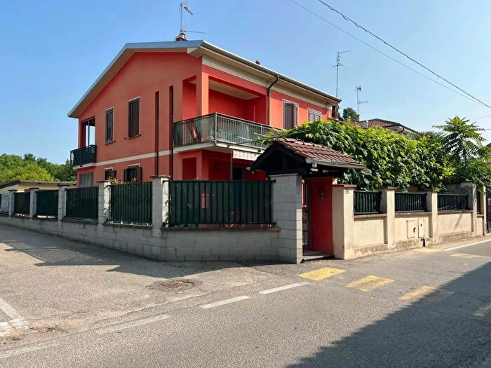 Casa con 9 locali in vendita in Via Umberto I, Olevano Di Lomellina