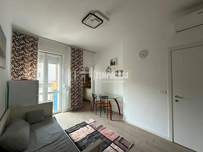 Appartamento bilocale in affitto in Via Legnone, Milano