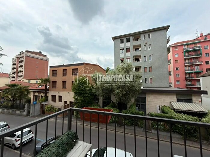 Case in Vendita e in Affitto - 3