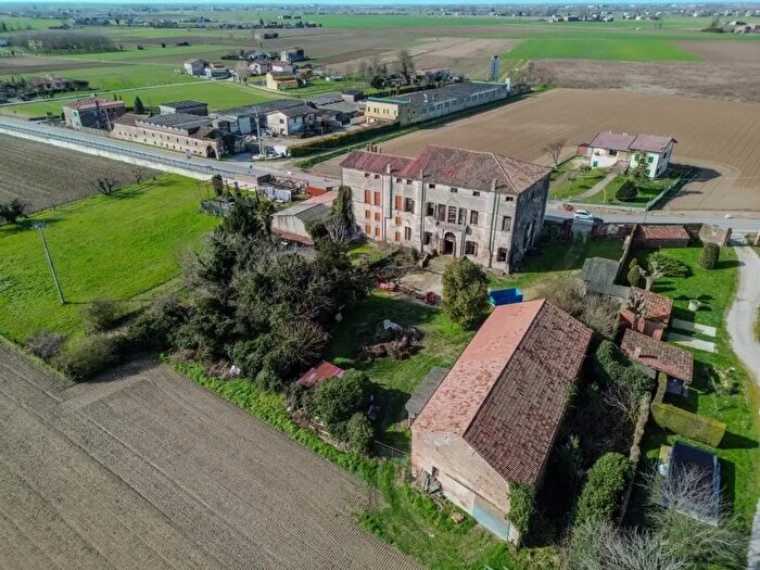 Casa con 5 locali in vendita in Via Este Lendinara, Villa Estense