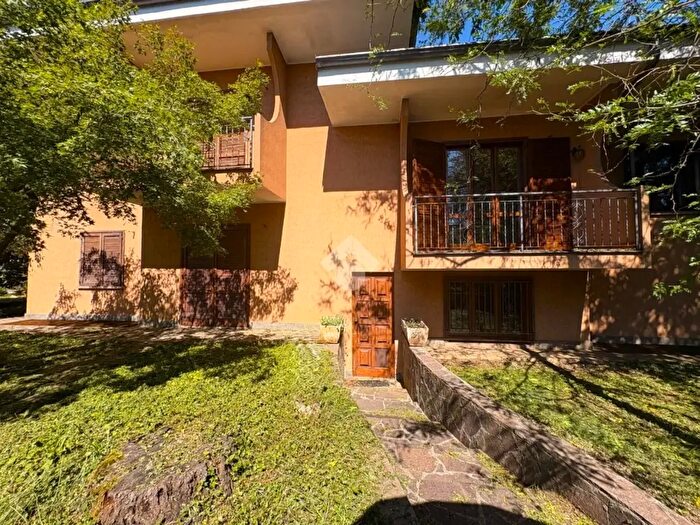 Casa con 9 locali in vendita in Via dei Gerani, Verdellino