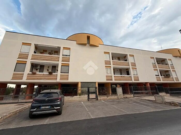 Appartamento quadrilocale in affitto in Via Delfino, Bari