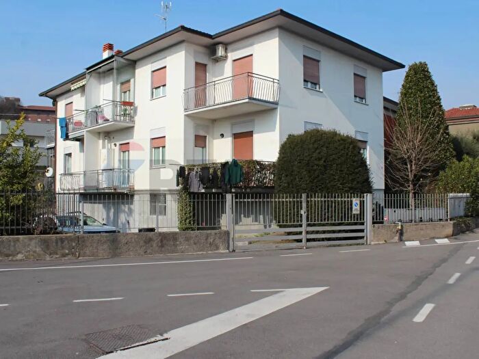 Appartamento trilocale in vendita in Via Verdi, Presezzo