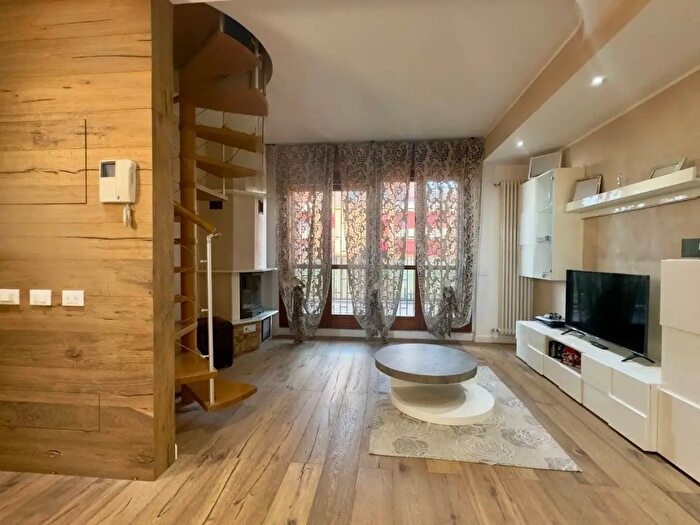 Appartamento trilocale in vendita in Largo Don Renato Coccè, Desio