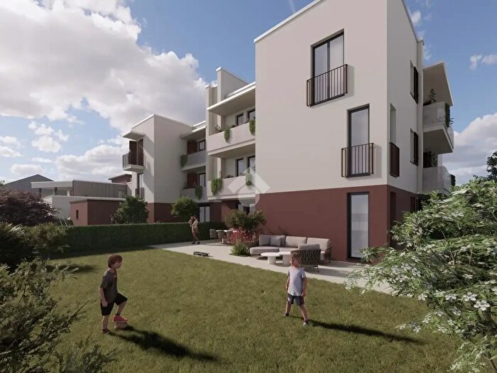 Appartamento trilocale in vendita in Via Cisa, Borgo Virgilio