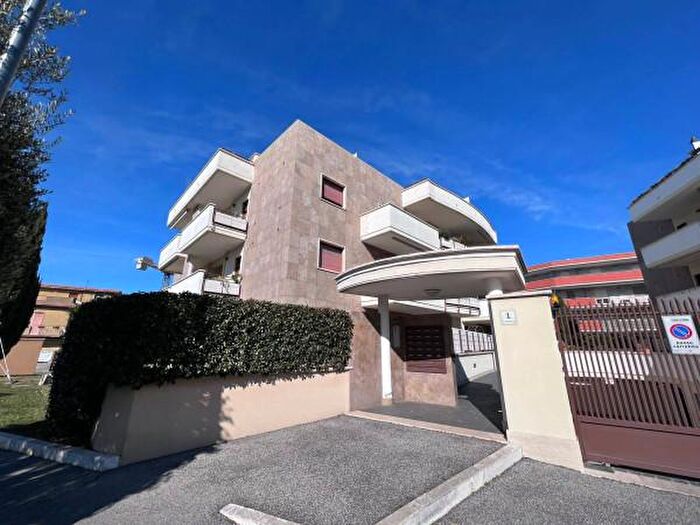 Appartamento trilocale in vendita in Via delle Boscare, Marino