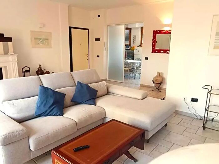 Appartamento con 5 locali in vendita in Massa