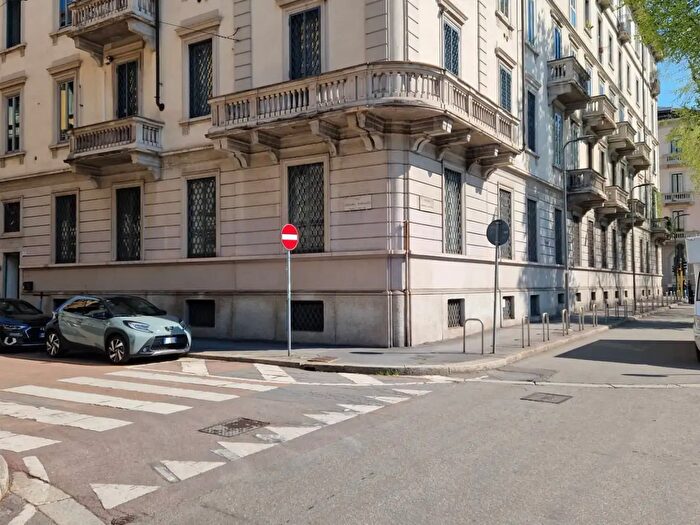 Appartamento trilocale in vendita in Corso Italia, Milano