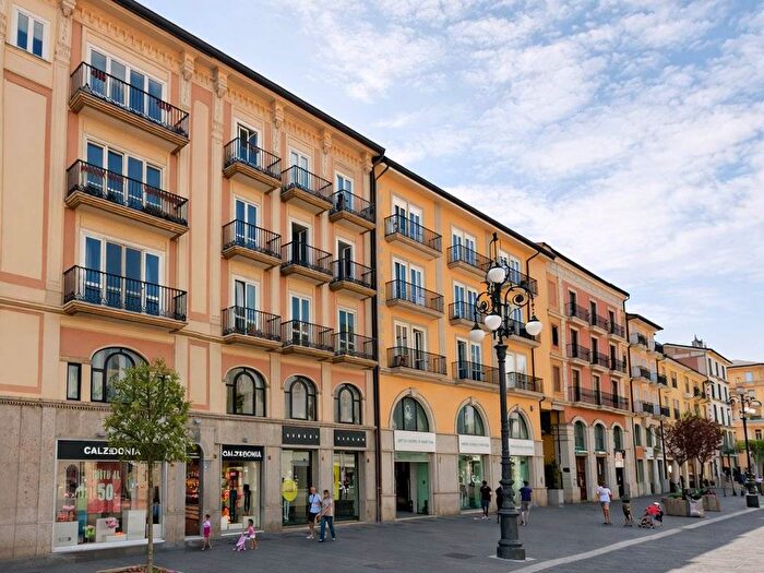 Appartamento con 6 locali in affitto in Corso Vittorio Emanuele, Emanuele II C Colombo Morelli e Silvati, Avellino