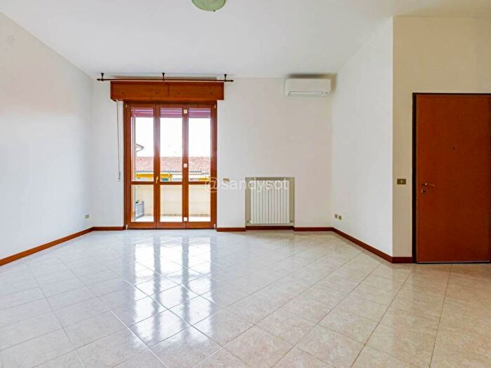 Appartamento trilocale in affitto in Centro, Casalpusterlengo