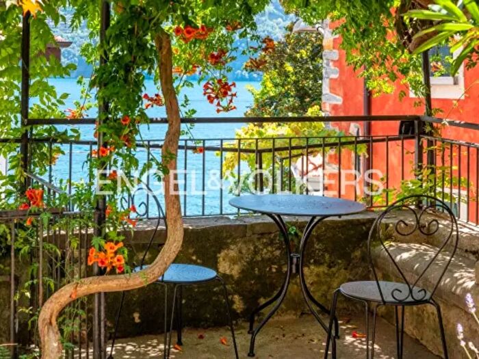 Appartamento con 5 locali in vendita in Via Renaud, Carate Urio