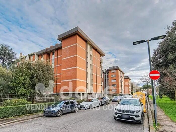 Appartamento con 6 locali in vendita in Via Reims, Firenze