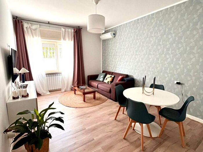 Appartamento trilocale in affitto in Via Terracina, Fuorigrotta, Napoli
