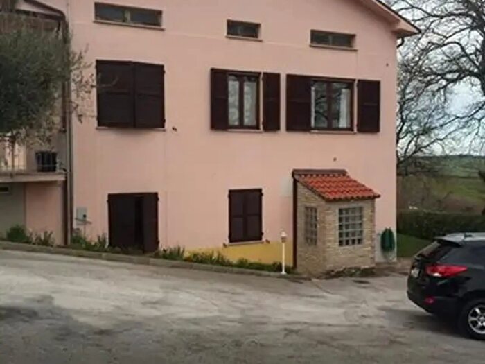 Casa con 12 locali in vendita in Terre Roveresche
