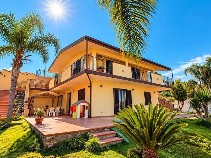 Casa con 7 locali in vendita in Via del Gambero, Augusta