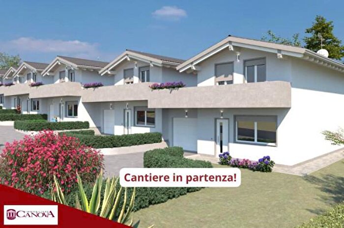 Casa quadrilocale in vendita in Via Aprile, Uggiate con Ronago