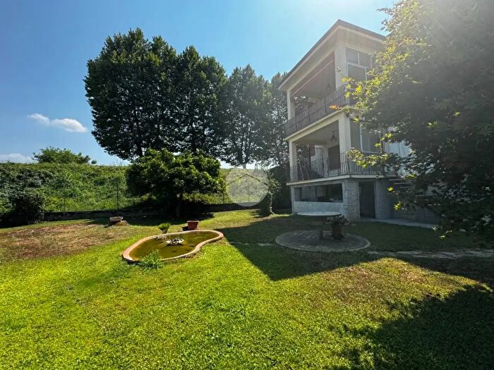 Casa con 10 locali in vendita in Via Villastellone, Carignano