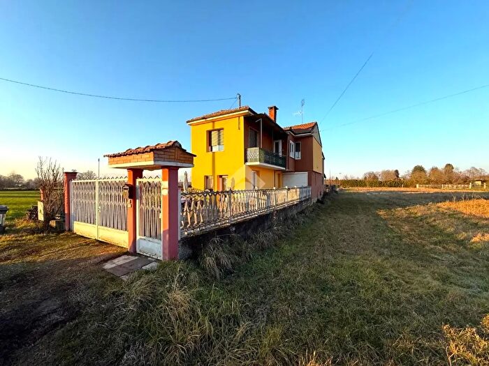 Casa con 5 locali in vendita in Corso Industria, Monteu Da Po