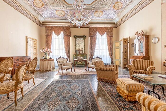 Appartamento con 7 locali in vendita in Pisa