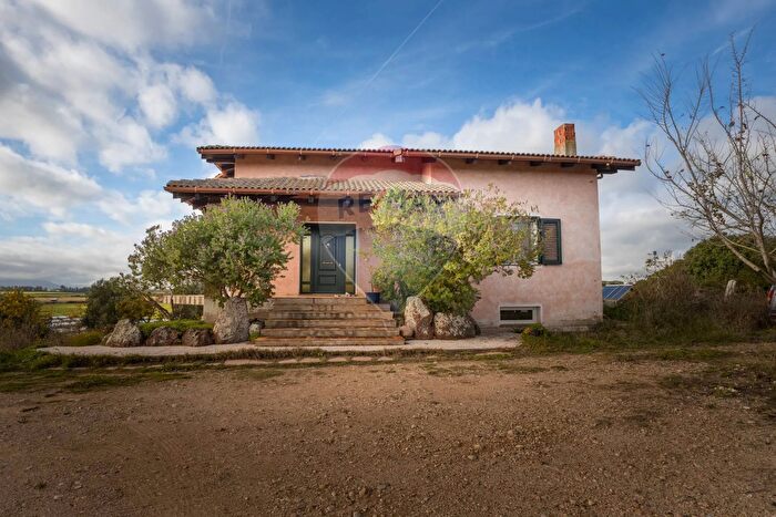 Casa con 7 locali in vendita in Strada Nuraghe Isfundadu, Olmedo