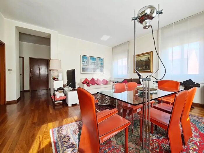 Appartamento trilocale in vendita in Via Maffi, Milano