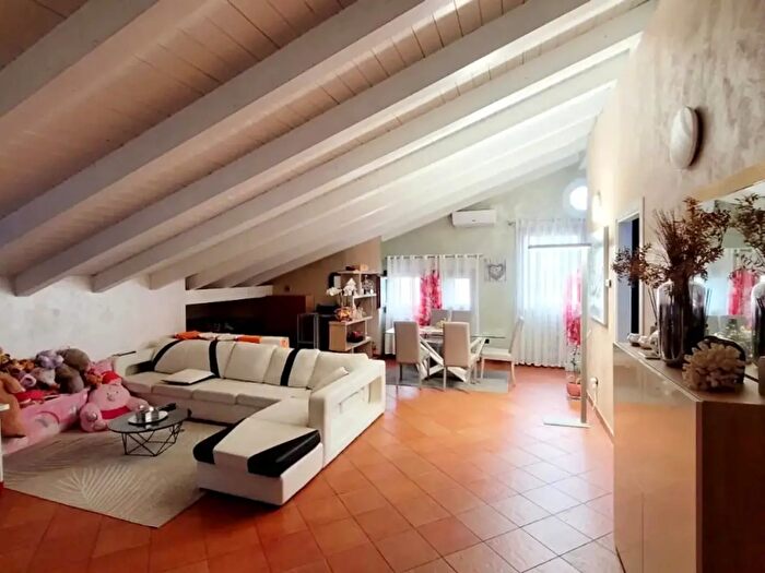 Appartamento quadrilocale in vendita in Via Rialto, Teolo