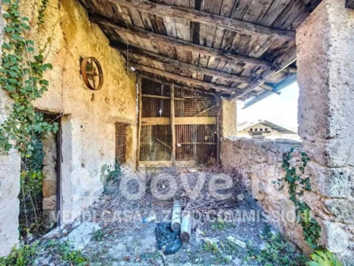 Casa con 6 locali in vendita in Arpino