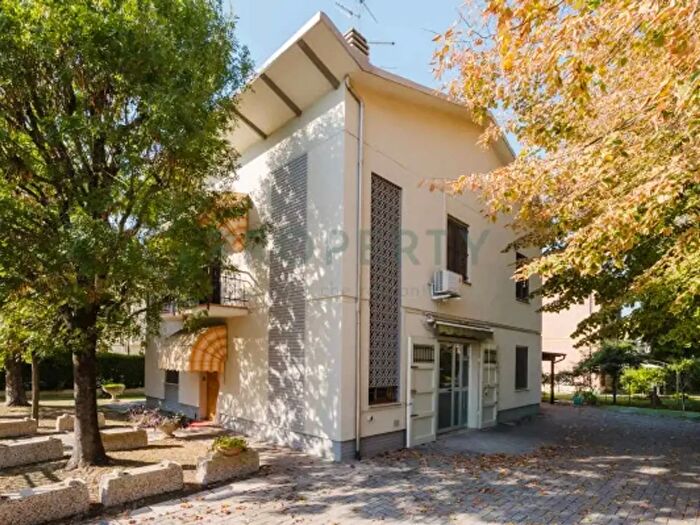 Casa con 6 locali in vendita in Carpi