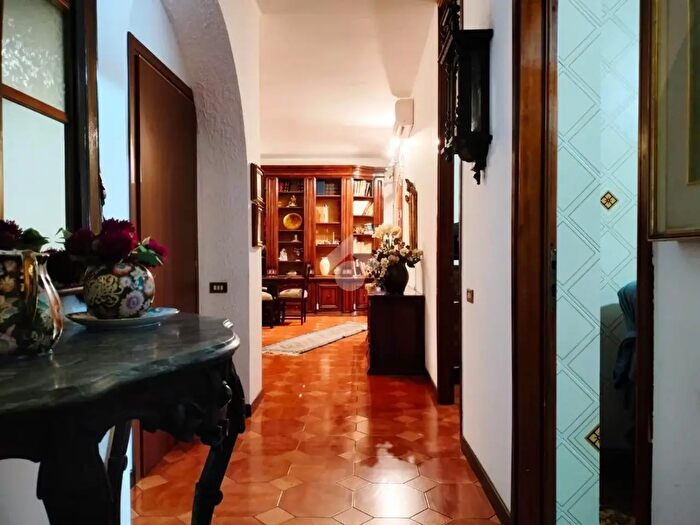 Casa con 8 locali in vendita in Via Milano, Cesano Boscone