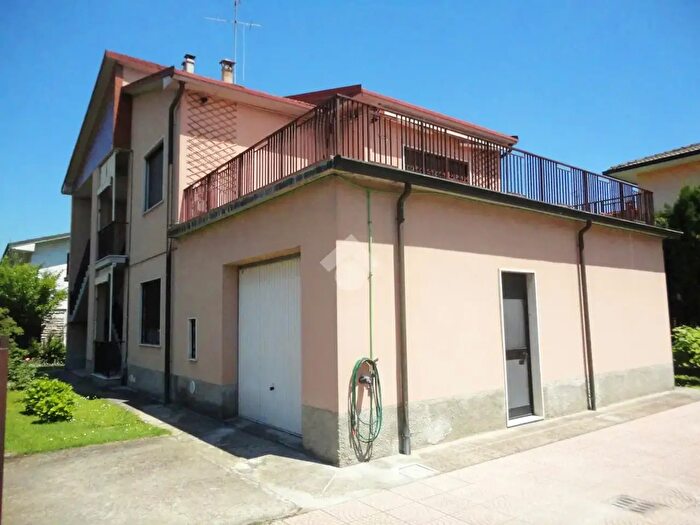 Casa con 8 locali in vendita in Via Bellaria, Peschiera Borromeo