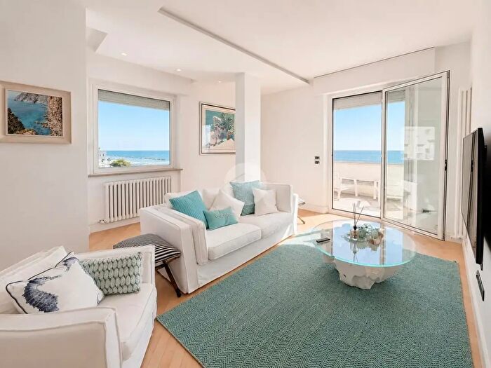Appartamento quadrilocale in vendita in Viale Quattro Novembre, Civitanova Marche