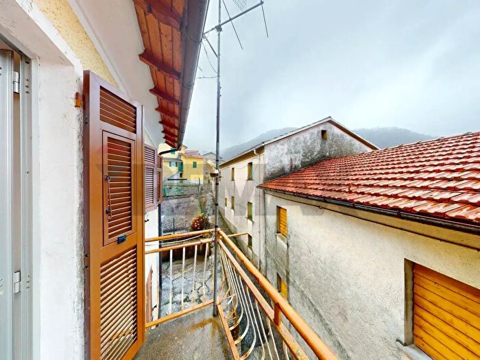 Casa con 9 locali in vendita in Santo Stefano DAveto