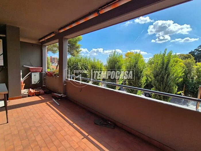 Appartamento trilocale in vendita in Via Gallicano nel Lazio B, Roma